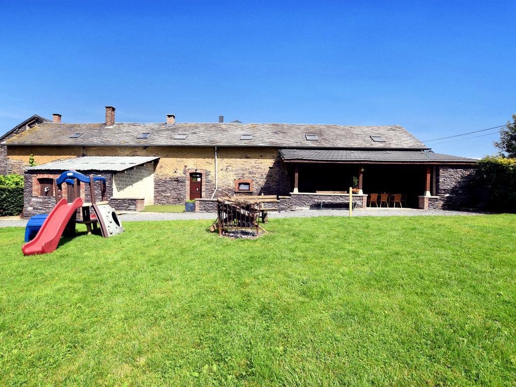 Spacious Holiday Home In Lierneux With Garden Εξωτερικό φωτογραφία
