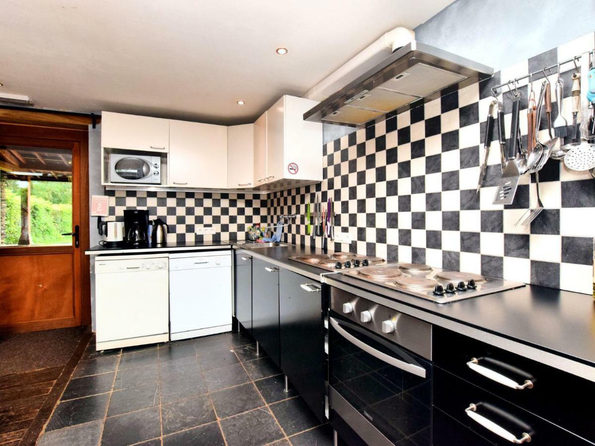 Spacious Holiday Home In Lierneux With Garden Εξωτερικό φωτογραφία